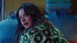 Daphne Patakia, Alice Taglioni - OVNI(s) s02e06 (2022) Nudity TV Scenes