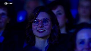 Svenja Jung, Luise Befort sexy - The Palace (Der Palast) s01e01-06 (2022)