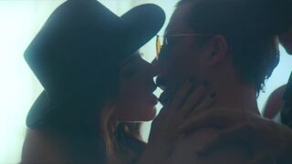 Carolina Gaitan, Natalia Paris sexy - Juanpis Gonzalez The Series s01e03e06e08 (2022)