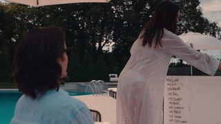 Anne Hathaway hot - WeCrashed s01e06e08 (2022)