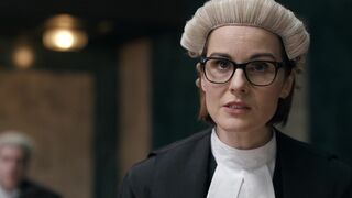 Naomi Scott, Sienna Miller hot - Anatomy of a Scandal s01 (2022)