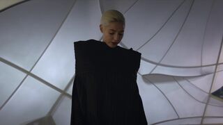 Charlie Murphy hot - Halo s01e02 (2022)