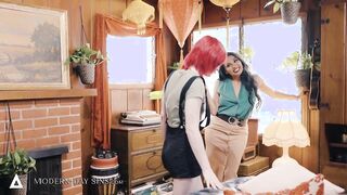 MODERN-DAY SINS - Steamy Trans Baby Sitter Bottoms For Their Potential Bosses During Impromptu 3Some