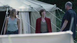 Lizzie Brochere, Maylis Dumon - Les rivieres pourpres s03e06 (2021) celebrity braless gig from the flick