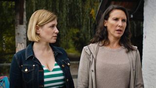 Nina Proll - Vorstadtweiber s01e50 (2020) actress bare vignette