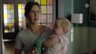 Kathrin von Steinburg - Toni, mannlich, Hebamme s01e06 (2021) naked vignette