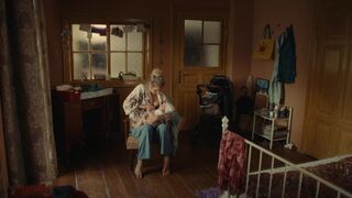 Hilde Dalik nude - Alles finster (2022)  s01e04