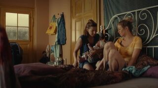 Hilde Dalik nude - Alles finster (2022)  s01e04