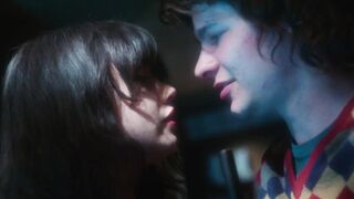 Sydney Chandler, Maisie Williams, Emma Appleton - Pistol s01e01-05 (2022) Hot Scenes of Series