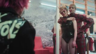 Sydney Chandler, Maisie Williams, Emma Appleton - Pistol s01e01-05 (2022) Hot Scenes of Series