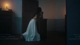 Julie De Bona topless - Les Combattantes (2022) s01-e05