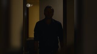 Anneke Kim Sarnau, Peri Baumeister naked - Neuland (2022) s01e05 and e06