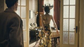 Valery Tscheplanowa, Amy Benkenstein nackte - Das Haus der Träume (2022) s01e03