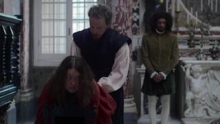 Ludivine Sagnier, Liv Hill sexy - The Serpent Queen (2022) s01e01