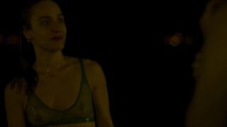 Isaline Prévost sexy - La vie devant (2022) s01e02