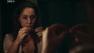 Ulrike C. Tscharre sex - Höllgrund (2022) s01e04 Dressing Scene