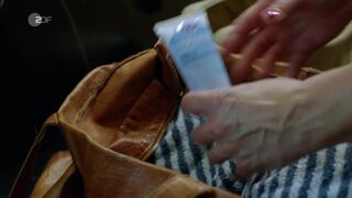 Tanja Wedhorn, Anna Herrmann hot - Fritzie-Der Himmel muss warten (2022)  s03e01-02