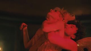 Naemi Florez, Amy Benkenstein sexy - Das Haus der Träume  (2022) s01e01-04