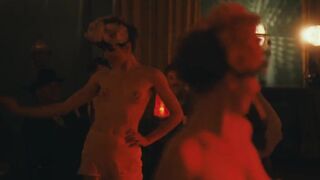 Naemi Florez, Amy Benkenstein sexy - Das Haus der Träume  (2022) s01e01-04