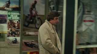 Paula Moore – Pas de problème! (1975) classic topless scene