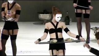 Naked on Stage - La La Nude