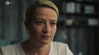 Nina Wolf nude - Theresa Wolff s01e03 (2023)