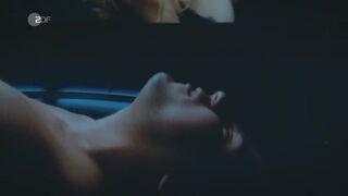 Luise Emilie Tschersich, Nicola-Rabea Langrzik - Blutige Anfanger (2022) s04e09