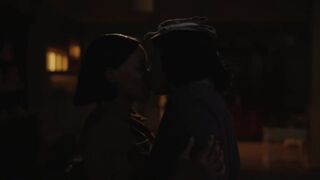 Abbi Jacobson, D'Arcy Carden, Melanie Field sexy - A League of Their Own s01e01-05 (2022)