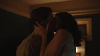 Abbi Jacobson, D'Arcy Carden, Melanie Field sexy - A League of Their Own s01e01-05 (2022)