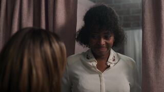 Sasha Compère nude - Little America s02e02 (2022)