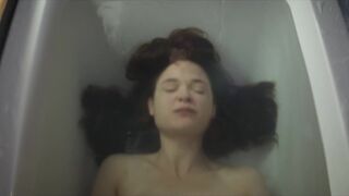 Isabelle Caillat sexy - Hors Saison s01e04 (2022) hot short episode