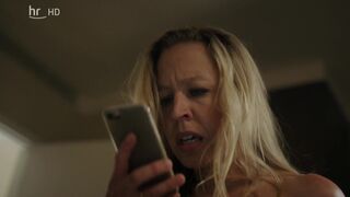 Nina Proll nude - Vorstadtweiber s03e07 (2017) short sex scene