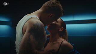 Cheyenne Pahde sexy - Blutige Anfänger s05e04 (2024)