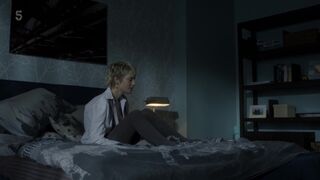 Asher Yasbincek sexy - Riptide s01e01-02 (2022) hot bedroom episode