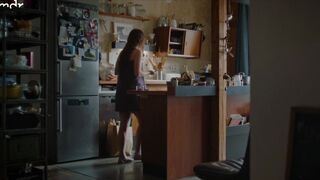 Hot Bathtub scene Kathi Wolf, Lena Klenke sexy - 2 Minuten - der Test s02e03e06 (2024)