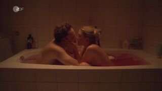 Isabella Wolf - Fett und Fett s02e02 (2019) Nude Scenes