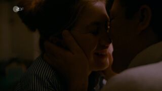 Isabella Wolf - Fett und Fett s02e02 (2019) Nude Scenes