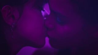 Lesbian Scene Léonie Dahan-Lamort topless - Nudes s01e05 (2024)