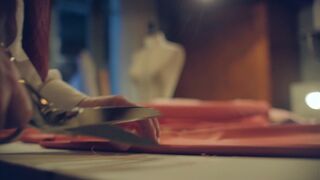 Bedroom Hot Scene Maisie Williams sexy - The New Look s01e01 (2024)