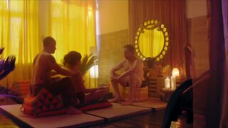 Kathrin Angerer topless, Christina Große ht, Sidney Fahlisch sexy- Nackt über Berlin s01e02e05 (2023)