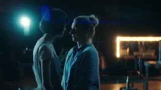 Kathrin Angerer topless, Christina Große ht, Sidney Fahlisch sexy- Nackt über Berlin s01e02e05 (2023)