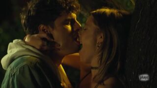 Júlia Gibert sexy, Anna Alarcón, Berta Galo, Alícia Falcó hot - Ser o no Ser (2023) Hot Scenes of Seasons 1-2