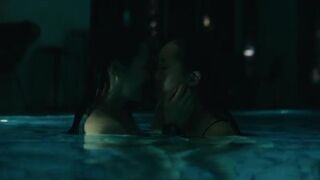 Ji-young Yoo, Bonde Sham sexy - Expats s01e05 (2024) Lesbian Hot Scene