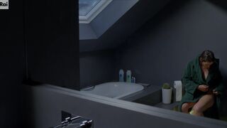 Sophie Pfennigstorf, Adèle Wismes nude - Sopravvissuti (2022) s01e01-02 Nude