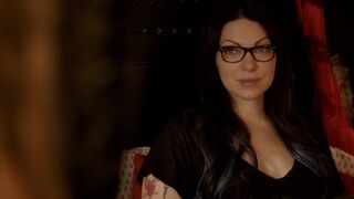 Taylor Schilling, Laura Prepon nudes - Orange Is The New Black s01e01 (2013) hot lesbian scenes