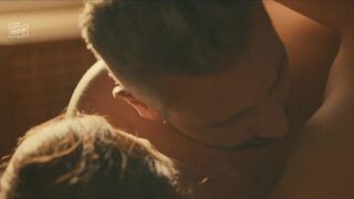 Antje Traue, Julia Koschitz - Am Anschlag hot - Die Macht der Kränkung (2021)s01e02