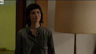 Sophie Pfennigstorf topless - Sopravvissuti  (2022) s01-e04 Nude TV Scene