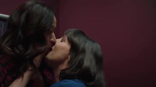 Roser Tapias sexy, Paula Malia, Julia Lara sexy - L'última nit del karaoke s01 (2021) Hot TV Show scenes