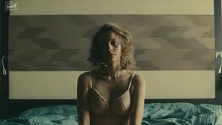 Gizem Emre sexy, Barbara Auer hot, Luise Hart, Emilie Neumeister nackte. Am Ende - Die Macht der Kränkung s02e03-06 (2023) Hottest Episodes Sex Scenes