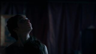 Amrita Acharia, Ludivine Sagnier sexy - The Serpent Queen (2022) s01e02